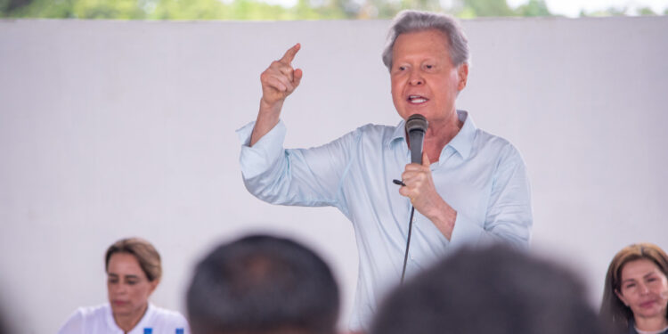 Arthur vê uso sustentável da floresta como alternativa para geração de empregos no interior do Estado