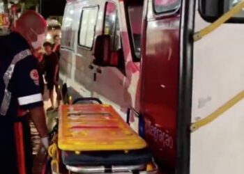 Criminosos dão socos, pontapés e pisoteiam cabeça de passageiro durante assalto no 650