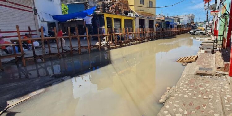 Águas avançam e avenida dos Barés está parcialmente interditada