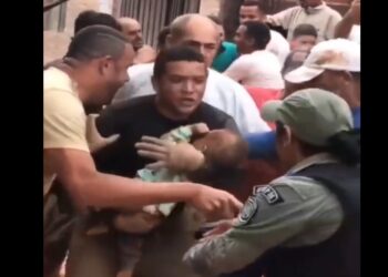 Vídeo: criança resgatada viva após passar horas soterrada em Pernambuco morre no hospital