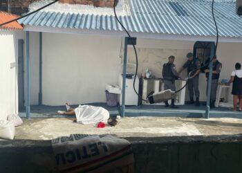 Colombiano corre para escapar de atiradores, mas morre em frente de casa, no Alvorada