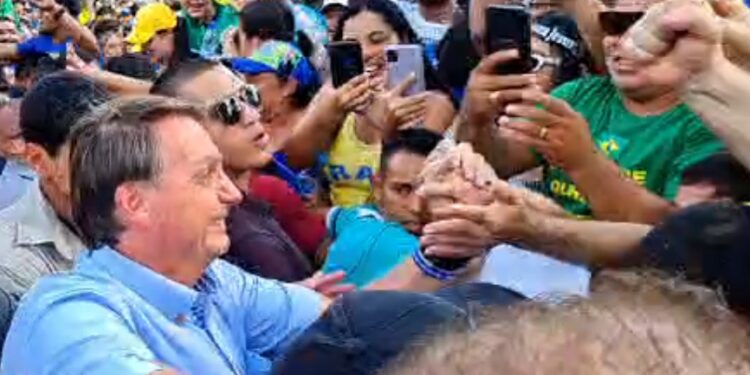 Vídeo: amazonenses gritam “mito” durante Marcha para Jesus com Bolsonaro