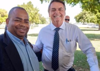Vídeo: Bolsonaro questiona vereador negro se ele pesa ‘mais de 7 arrobas’ e PT denuncia racismo