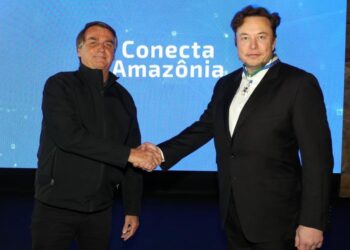 Bolsonaro se encontra com bilionário Elon Musk : “tratamos de conectividade”