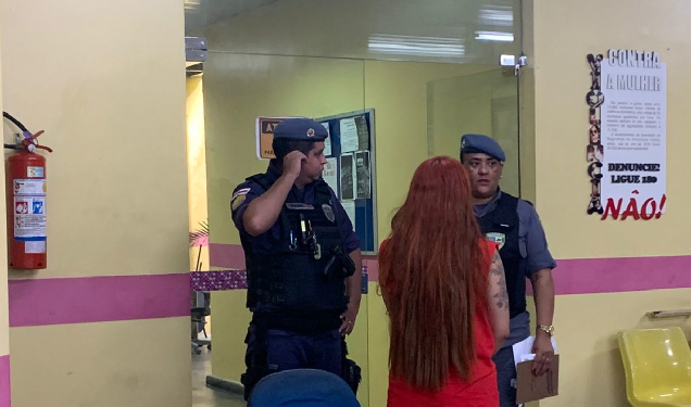 Mulher dá facada na própria companheira e vai presa após o crime