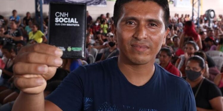 Em Manacapuru, mais de 700 pessoas são beneficiadas pelo projeto CNH Social
