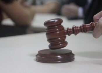 Homem é condenado a 37 anos de prisão por estuprar e engravidar a própria filha no AM