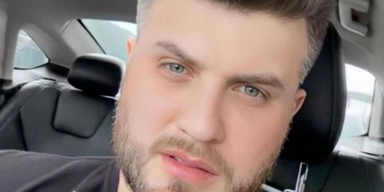 Cantor sertanejo Conrado está em ‘estado grave na UTI’, confirma assessoria