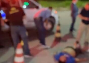 Sem vida, homem é jogado de carro no meio de avenida Margarita, em Manaus