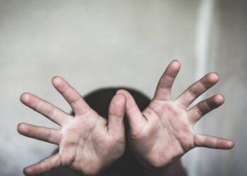 Em Manaus, criança é resgatada mantida em cárcere dentro de ‘kitnet’ imundo, sem água e sem banheiro