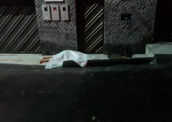 Cenas fortes: Jovem é deixado no Petrópolis e morre com vários tiros na cabeça