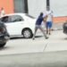 Vídeo: Ex-marido tem ataque de ciúme e quebra táxi com a ex e a filha dentro; criança chorava