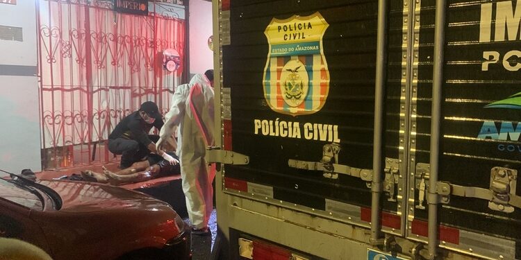 Dupla é assassinada a tiros na Compensa; um deles foi usado como ‘escudo humano’