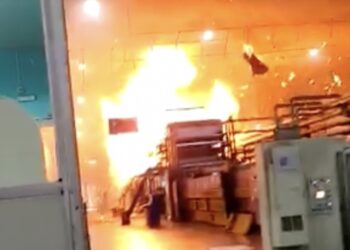 Vídeo: incêndio consome fábrica de papel na Autaz Mirim