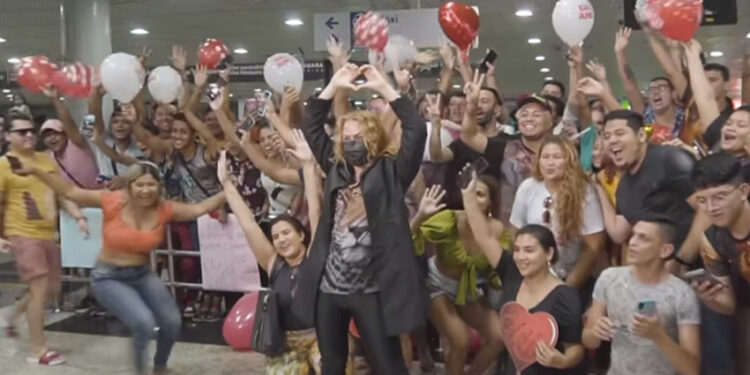 Joelma está em Manaus e convida público para o show de sábado (14)