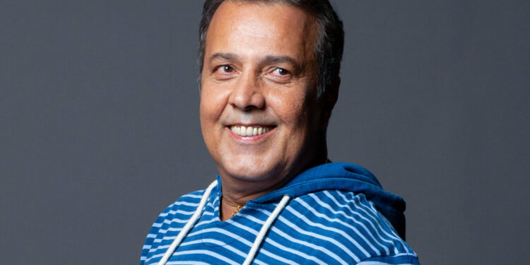 Cantor José Augusto se apresenta neste domingo em show gratuito no Rio Preto da Eva