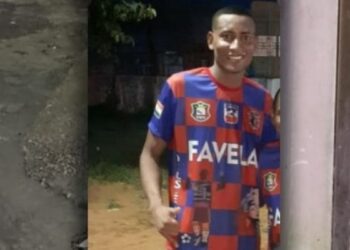 Pai morre vítima de bala perdida jogando bola com o filho na Compensa