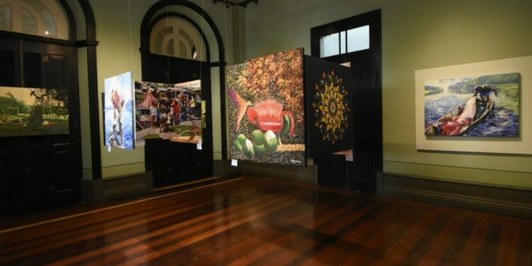 Palácio Rio Negro recebe exposição com obras de artistas amazonenses