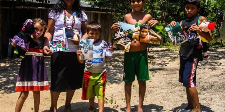 Crianças de comunidades ribeirinhas são convidadas para assistir ópera no Teatro Amazonas