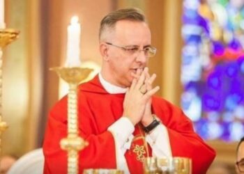 Ex-padre é condenado a 21 anos de cadeia por assediar coroinhas