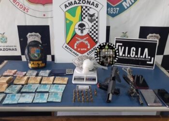 Traficantes são presos com armas, drogas e R$ 14 mil em Coari