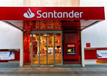 Cliente ganha indenização do Santander em Manaus após receber fatura errada do cartão