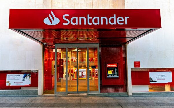 Cliente ganha indenização do Santander em Manaus após receber fatura errada do cartão
