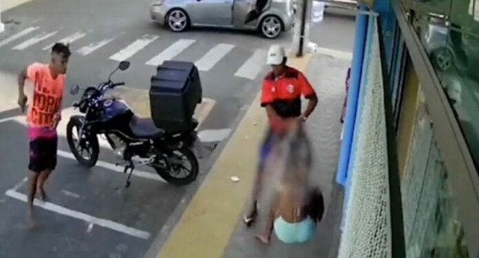 Vídeo: Jovem é sequestrada para ser morta pelo ‘Tribunal do Crime’, mas polícia a salva
