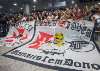 Jogadores do Vasco se encantam com torcida em Manaus: ‘Estávamos com saudades’