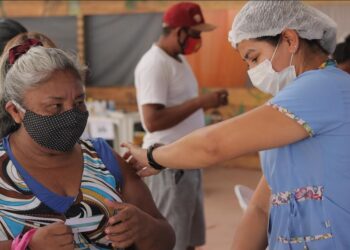 Manaus vive “DIA D” de vacinação contra influenza e sarampo neste sábado; veja onde vacinar