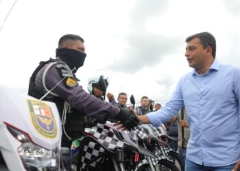 Wilson Lima libera pagamento do abono fardamento para cerca de 9 mil policiais militares e bombeiros