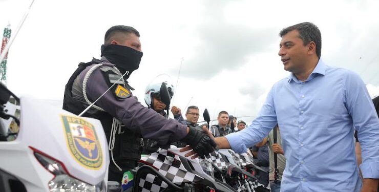 Wilson Lima libera pagamento do abono fardamento para cerca de 9 mil policiais militares e bombeiros