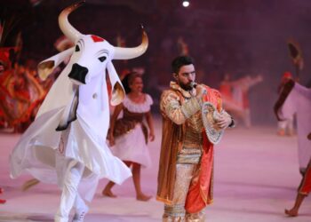 Celebrando a negritude, boi Garantido fecha segunda noite do Festival de Parintins