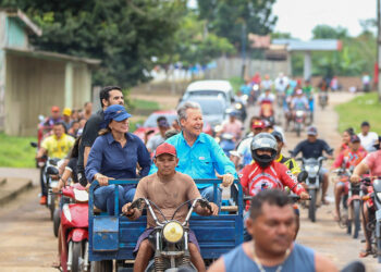 Em ato inédito, ex-senador Arthur Virgílio visita comunidade indígena Sateré-Mawé