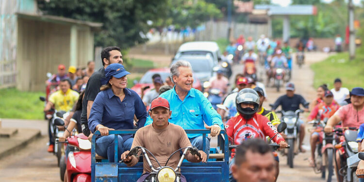 Em ato inédito, ex-senador Arthur Virgílio visita comunidade indígena Sateré-Mawé