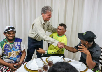 Cidadão de Parintins, Arthur Neto volta ao município e destaca seu amor e compromisso com a população