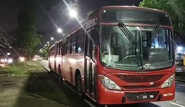 Terror no 640: grávida passa mal durante assalto em ônibus na Max Teixeira