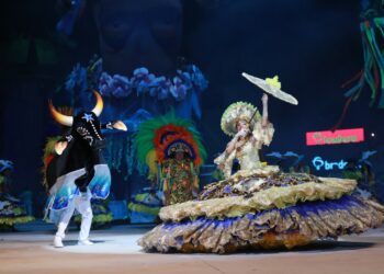 Caprichoso abre segunda noite do Festival de Parintins exaltando lutas de povos amazônidas