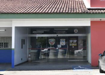 Garotas de programa ameaçam cliente com faca e arrancam mais de R$ 9 mil em Manaus