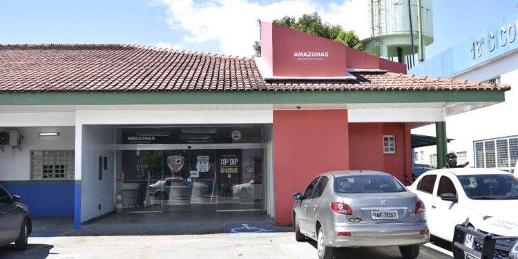 Mulher que se passava por servidora do CRAS para furtar objetos de residências é presa
