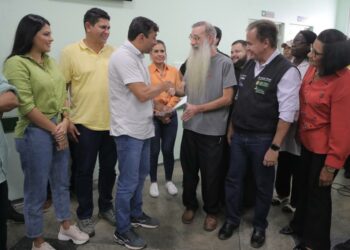 Wilson Lima firma convênio para reabertura do Hospital Padre Colombo em Parintins
