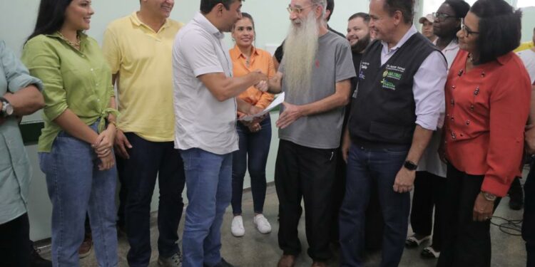 Wilson Lima firma convênio para reabertura do Hospital Padre Colombo em Parintins
