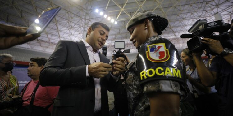Governador Wilson Lima assina promoção de mais 700 policiais militares e bombeiros