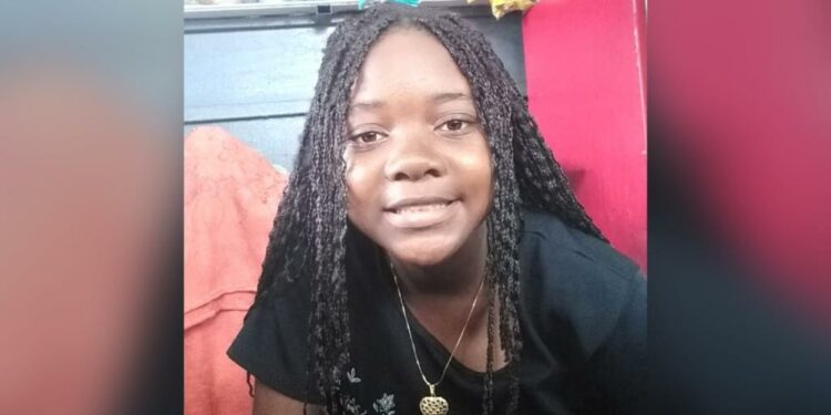 Mãe procura por menina de 12 anos que fugiu de casa em Manaus