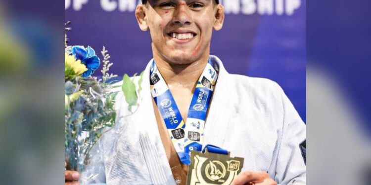 Lutador amazonense conquista título mundial de jiu-jitsu aos 18 anos
