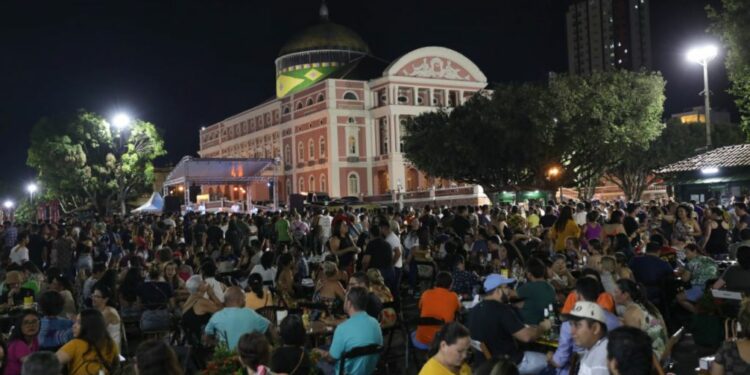 Tacacá na Bossa arrasta multidão para o Largo de São Sebastião