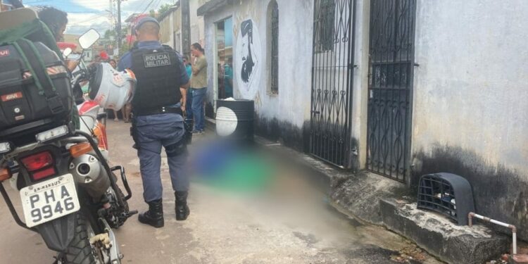 Barbeiro é executado em frente do trabalho com 14 tiros pelo corpo, na Compensa 2