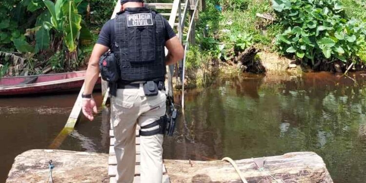 Homem é preso por estuprar e engravidar enteada de 11 anos no AM