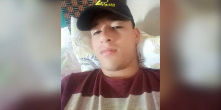 Família procura por jovem que desapareceu após sair de casa com destino incerto em Manaus