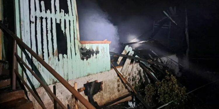 Incêndio mata 11 pessoas em clínica de reabilitação para dependentes químicos